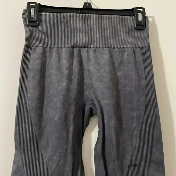 PINK Victoria’s Secret Seamless Leggings Size S - Picture 8 of 12